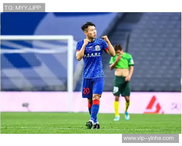 国足首练现场直击于汉超布置训练设施吕焯毅接受媒体采访分享感受