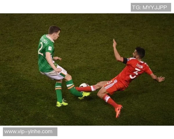 小仓幸成边线抢球铲飞叙利亚球员比赛火药味十足引发观众热议 小仓幸成边线抢球铲飞叙利亚球员比赛火药味十足引发观众热议